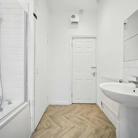 Casa de Férias Spacious 3-bedroom In Leeds (West Yorkshire)