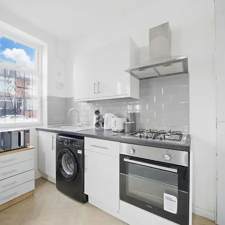 Spacious 3-bedroom In Leeds *