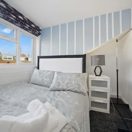 Vakantiehuis Spacious 3-bedroom In *