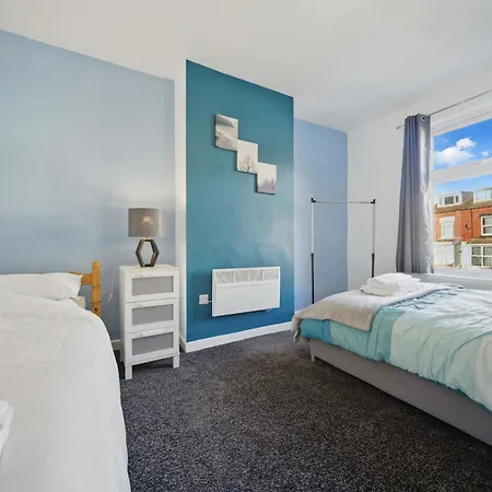 Spacious 3-bedroom In Leeds *
