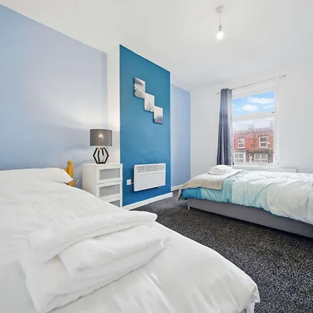 Spacious 3-bedroom In Leeds *