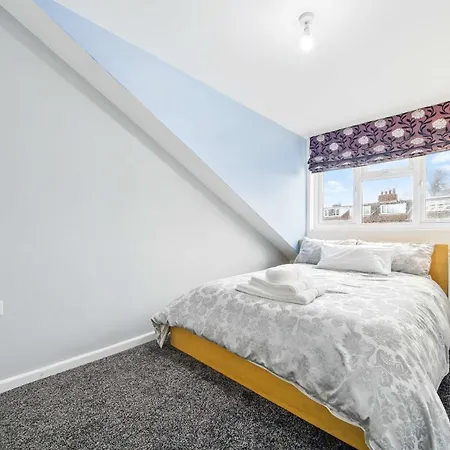 Vakantiehuis Spacious 3-bedroom In *