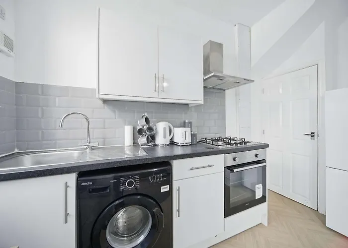 Vakantiehuis Spacious 3-bedroom In *